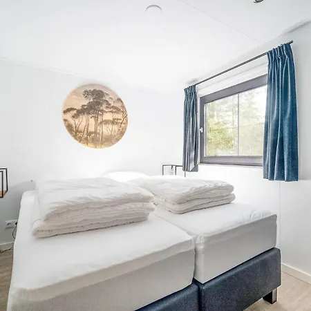 3 Bedroom Nice In Holiday home *